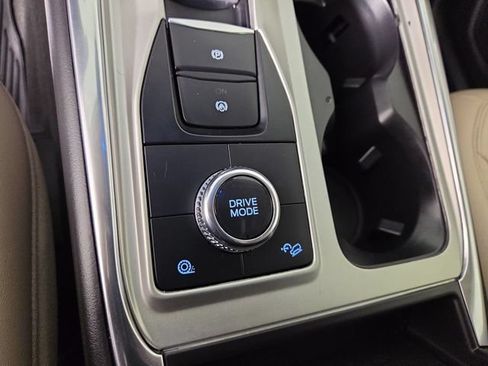 Used 2022 Ford Explorer XLT w/ Equipment Group 202A AWD/4WD image 28