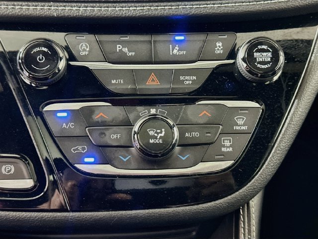 Used 2025 Chrysler Pacifica Limited FWD image 19