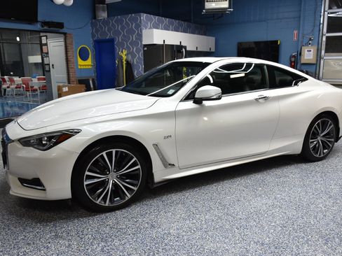 Used 2017 INFINITI Q60 2.0t image 12