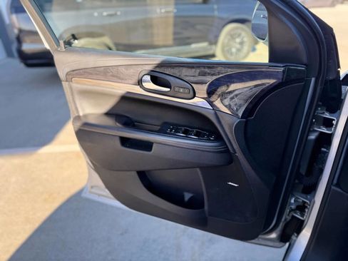 Used 2017 Buick Enclave Leather image 12