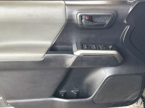Used 2019 Toyota Tacoma SR5 RWD image 3
