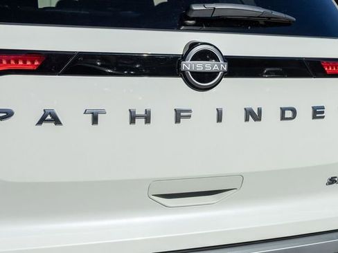 Used 2024 Nissan Pathfinder SL w/ SL Premium Package image 5