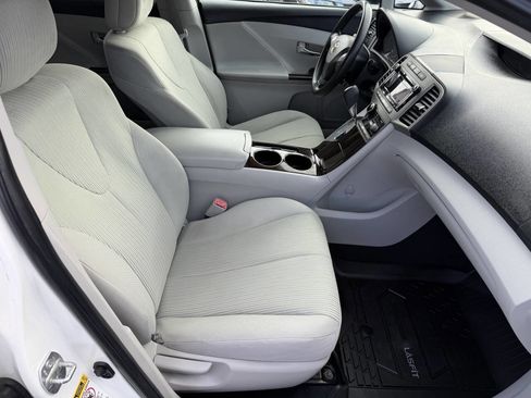 Used 2010 Toyota Venza image 14