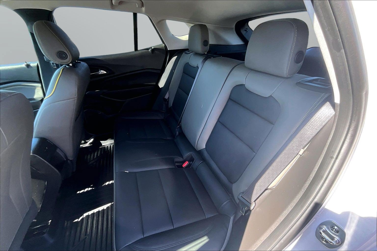 Used 2025 Chevrolet Trax ACTIV FWD image 18