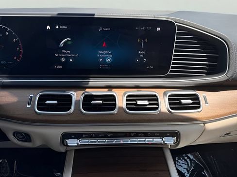 Used 2021 Mercedes-Benz GLS 450 4MATIC image 18