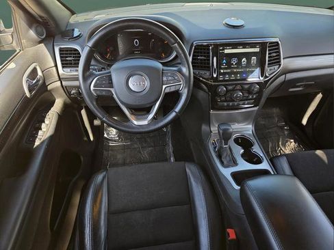 Certified 2022 Jeep Grand Cherokee Laredo X image 11