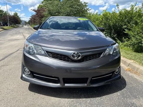 Used 2014 Toyota Camry SE FWD image 2
