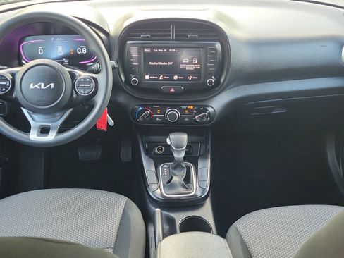 Used 2025 Kia Soul LX w/ LX Technology Package FWD image 14