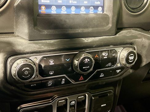 Used 2023 Jeep Wrangler Unlimited Sport image 27