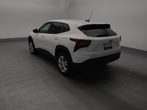 Used 2025 Chevrolet Trax LS FWD image 6