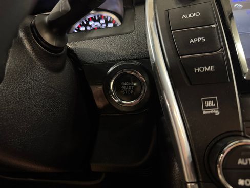 Used 2015 Toyota Camry XSE w/ Moonroof Package FWD image 30