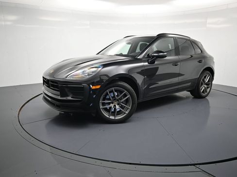 Used 2025 Porsche Macan AWD/4WD image 1