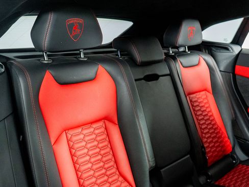 Used 2020 Lamborghini Urus image 31