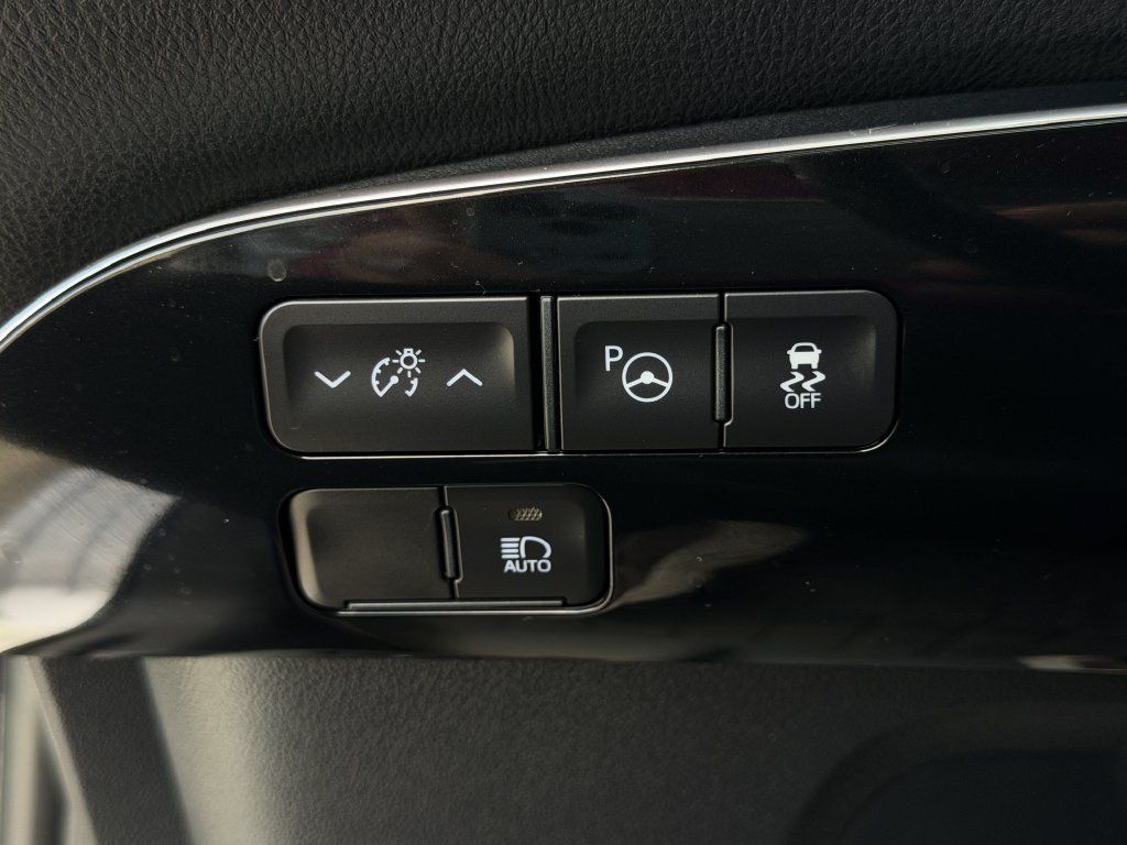 Used 2022 Toyota Prius FWD image 22
