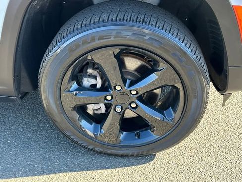 Used 2023 Jeep Grand Cherokee L Altitude image 7