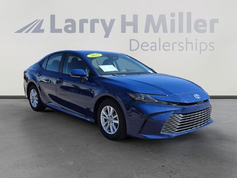 Certified 2025 Toyota Camry LE FWD image 7