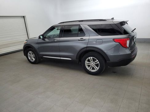 Used 2022 Ford Explorer XLT w/ Equipment Group 202A image 3