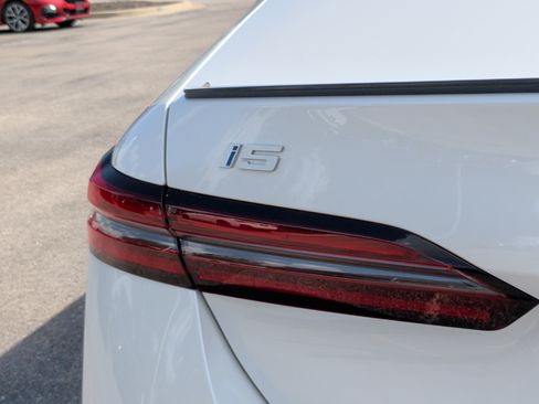 Used 2027 BMW i5 eDrive40 w/ M Sport Package RWD image 12