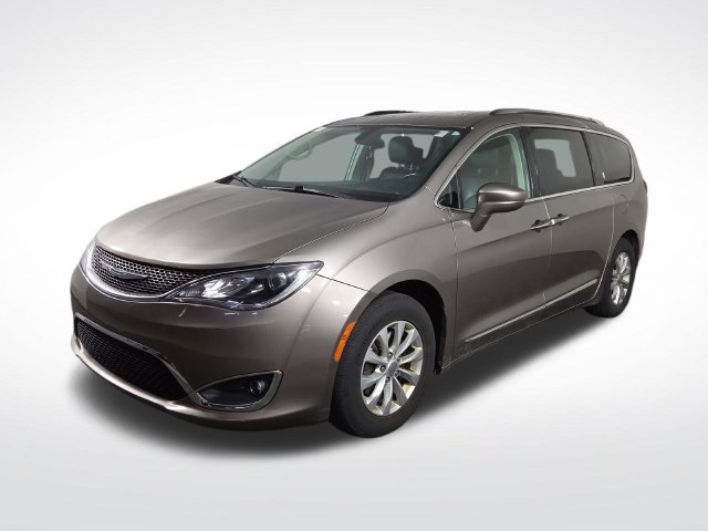 Used 2018 Chrysler Pacifica Touring-L Plus FWD image 2