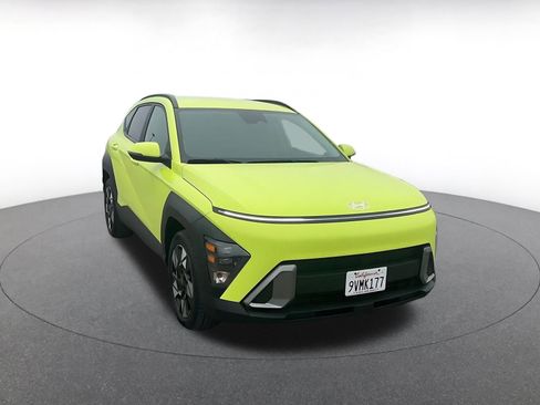 Used 2025 Hyundai Kona SEL image 3
