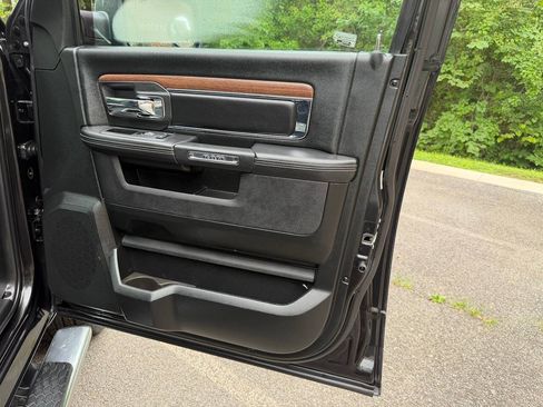 Used 2018 RAM 1500 Laramie w/ Convenience Group AWD/4WD image 29