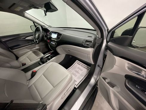 Certified 2019 Honda Pilot Touring image 29