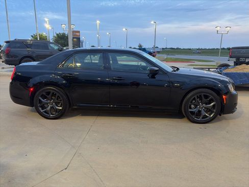 Used 2023 Chrysler 300 Touring w/ Sport Appearance Package RWD image 6
