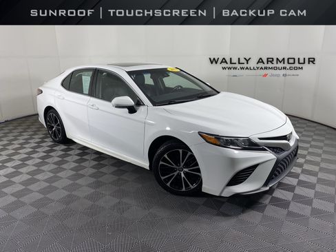 Used 2018 Toyota Camry SE w/ Moonroof Package FWD image 1