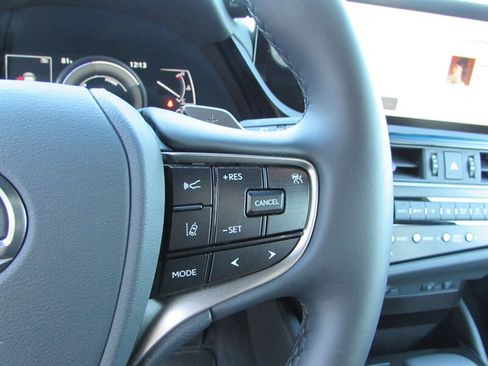 Used 2025 Lexus ES 300h w/ Premium Package image 10