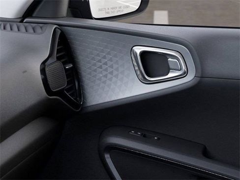Used 2025 Kia Soul S FWD image 25