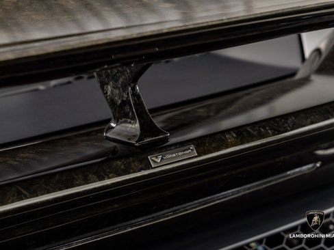 Used 2022 Lamborghini Huracan EVO image 16