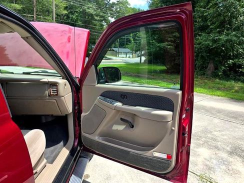 Used 2004 Chevrolet Avalanche Z71 w/ Preferred Equipment Group image 11