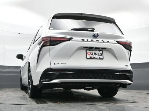 Used 2025 Toyota Sienna XSE AWD/4WD image 24
