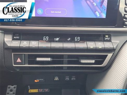 Used 2025 Toyota Camry LE image 19