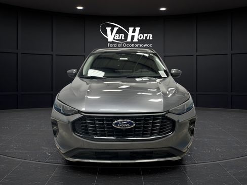 Used 2024 Ford Escape Platinum AWD/4WD image 2
