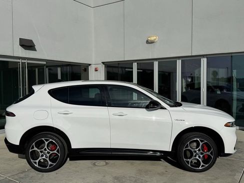 Used 2025 Alfa Romeo Tonale Veloce w/ Premium Package image 9