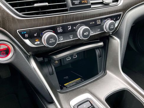 Used 2022 Honda Accord Touring image 32