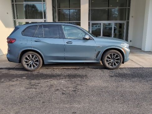 Used 2022 BMW X5 xDrive45e w/ M Sport Package image 2