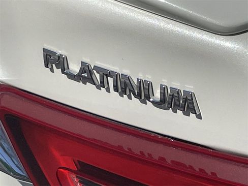 Used 2017 Nissan Maxima Platinum image 8
