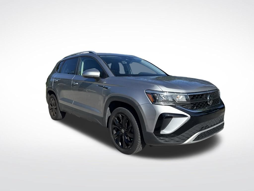 Certified 2023 Volkswagen Taos SE w/ Black Wheel Package FWD image 2