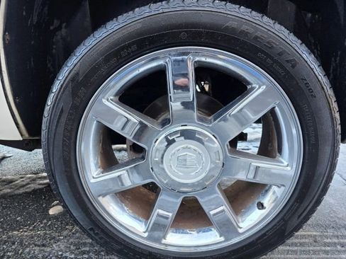 Used 2007 Cadillac Escalade AWD w/ Information Package image 10