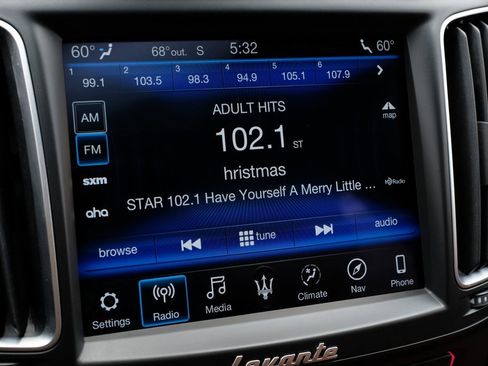 Used 2020 Maserati Levante image 26