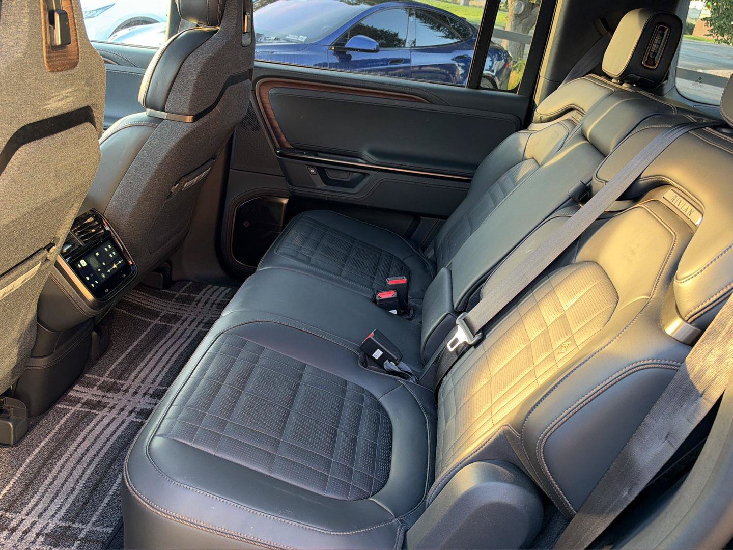 Used 2026 Rivian R1S Premium Tri AWD/4WD image 18