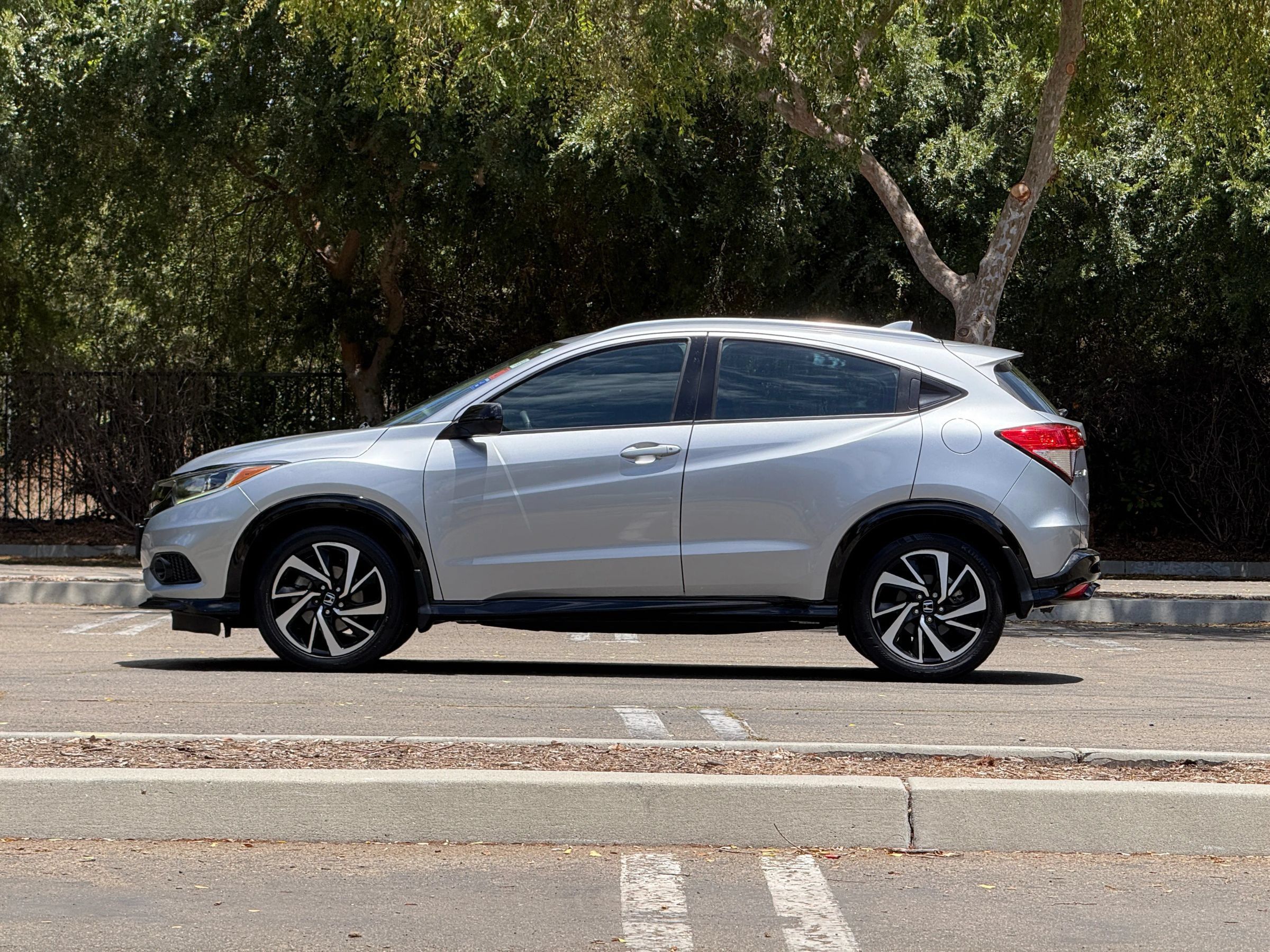 Used 2019 Honda HR-V Sport image 2