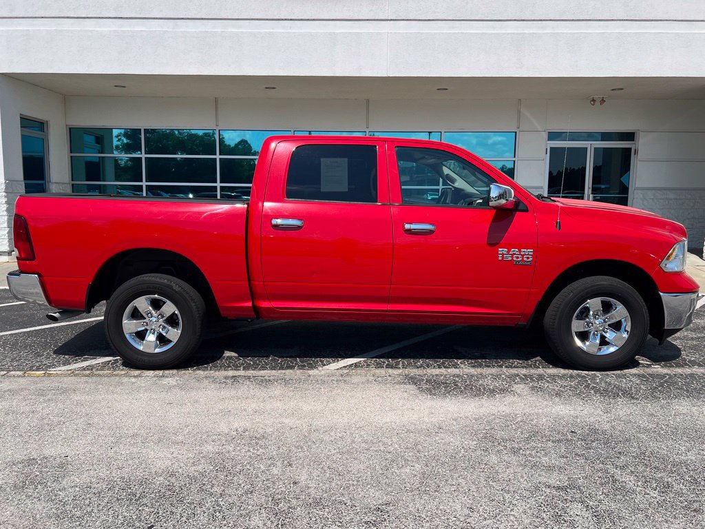 Used 2022 RAM 1500 Classic SLT AWD/4WD image 3