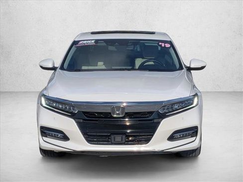Used 2019 Honda Accord Touring image 2