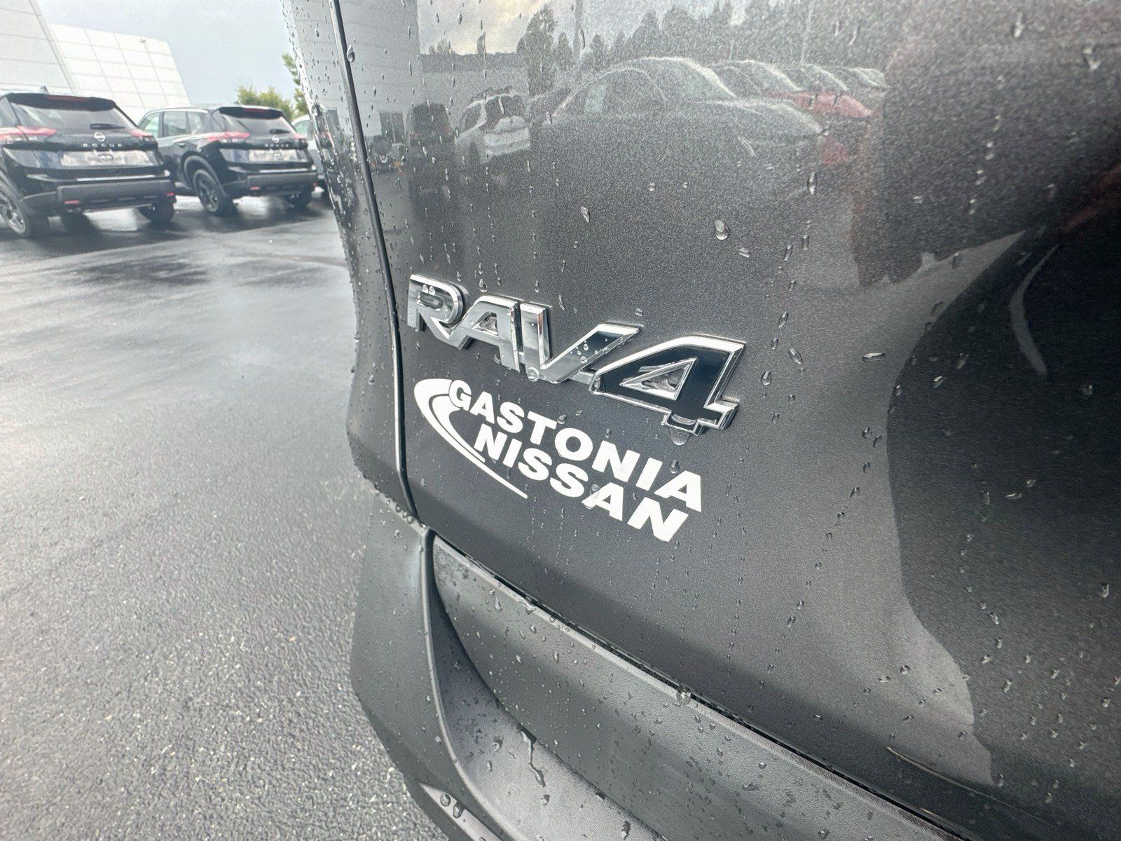 Used 2022 Toyota RAV4 LE AWD/4WD image 36