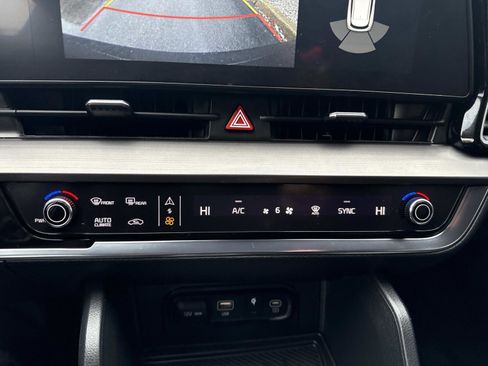 Used 2024 Kia Sportage EX image 23