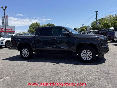 Certified 2025 Toyota Tacoma SR5 AWD/4WD image 9
