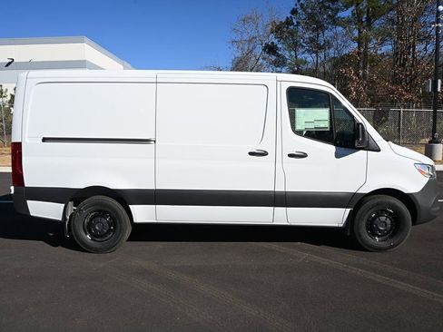 Used 2025 Mercedes-Benz Sprinter 2500 image 24